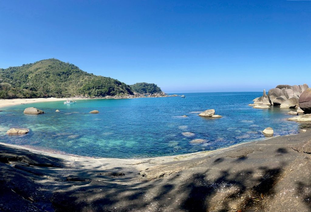 praia_de_indaiauba_ilhabela-2048x1060